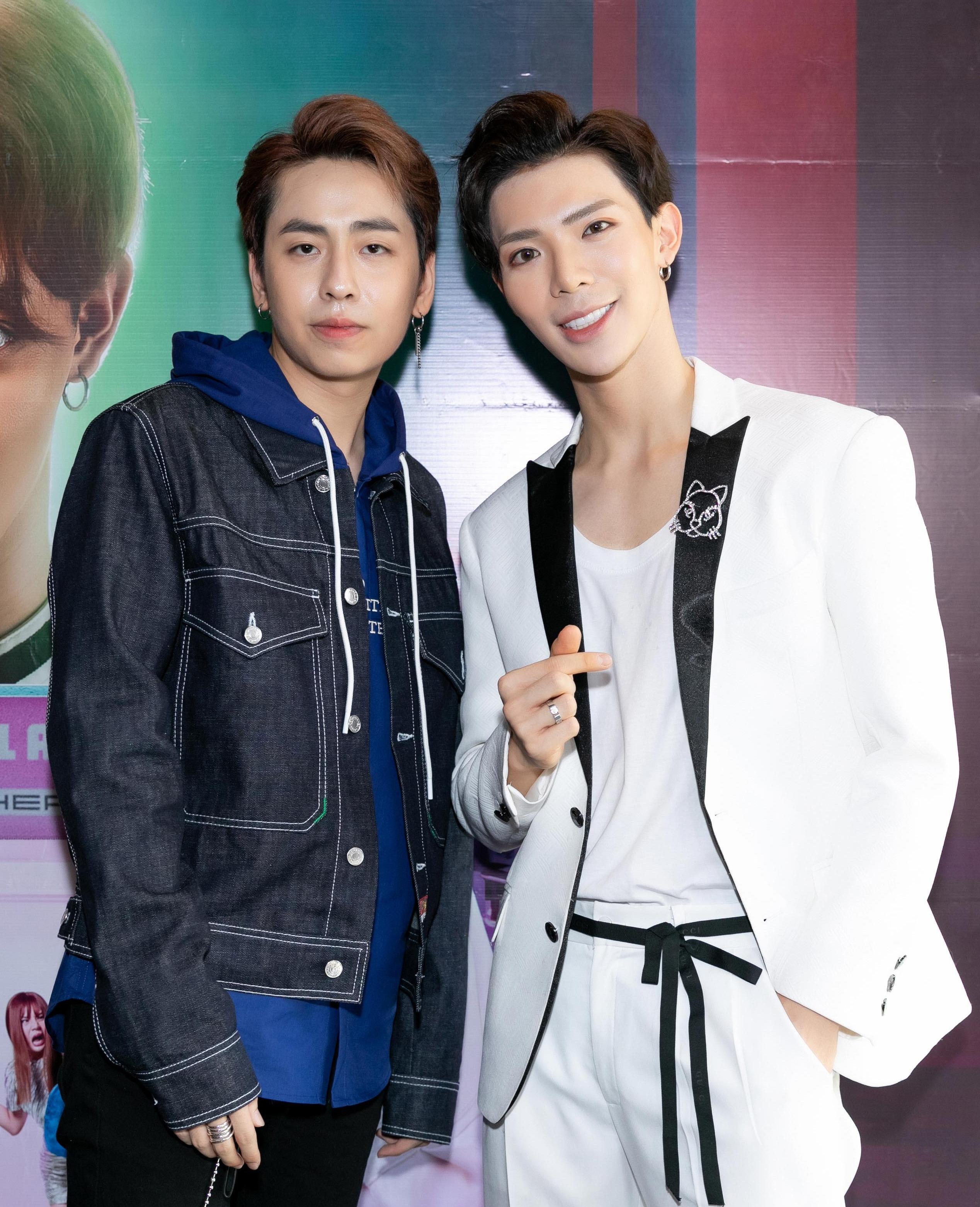 Erik ra mat MV moi anh 3