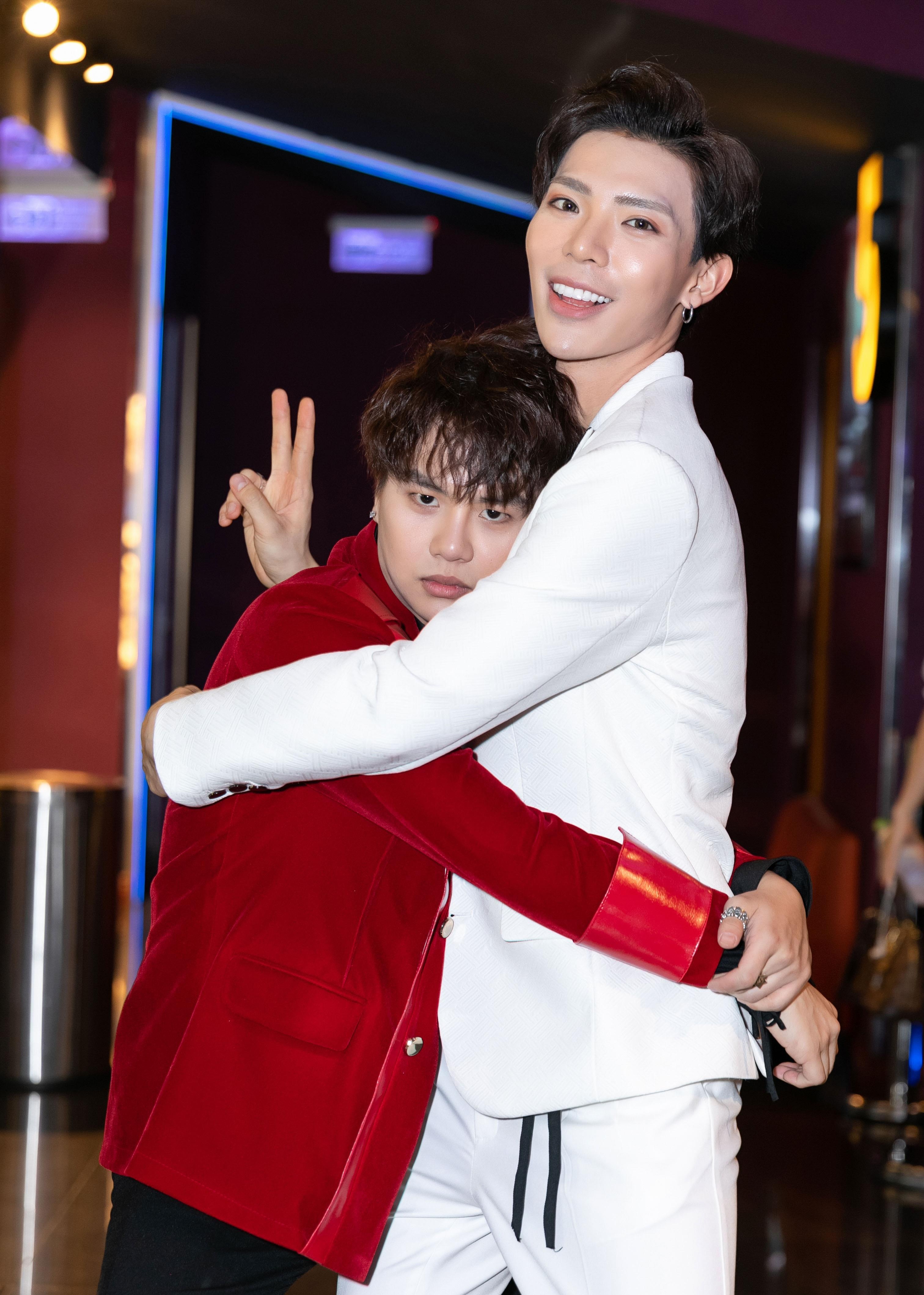 Erik ra mat MV moi anh 6