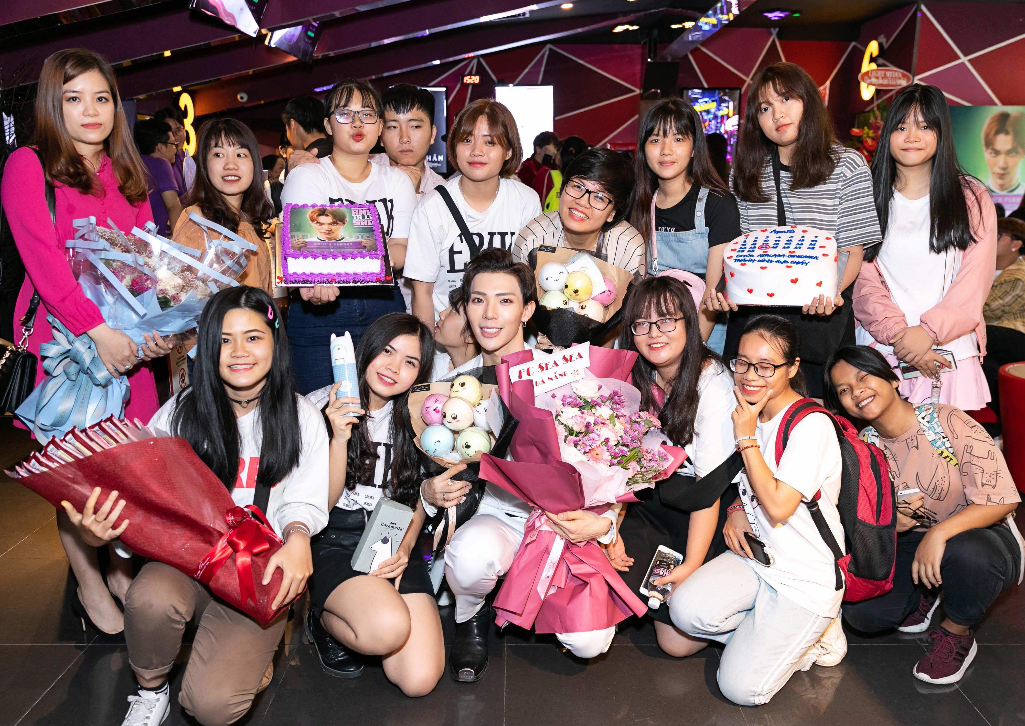 Erik ra mat MV moi anh 7