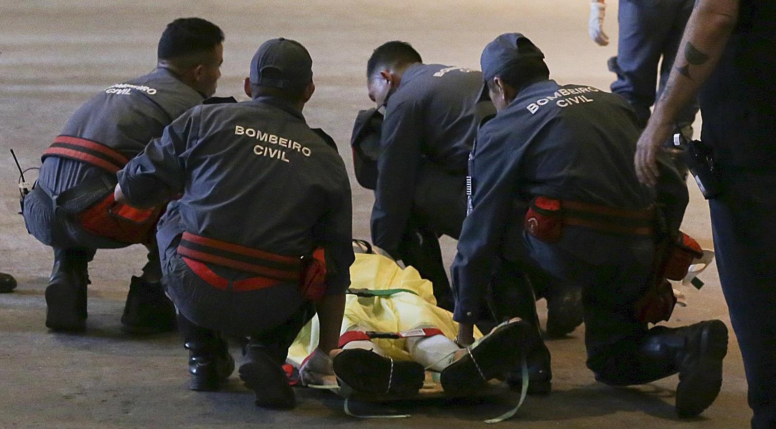 Nguoi mau 26 tuoi dot tu sau cu nga manh tren san dien hinh anh