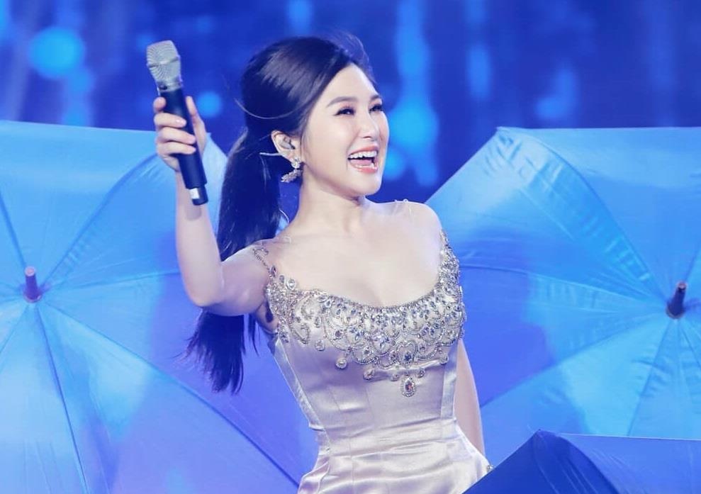 Hương Tràm tạm nghỉ hát ảnh 1 Huong Tram tam nghi hat anh 1