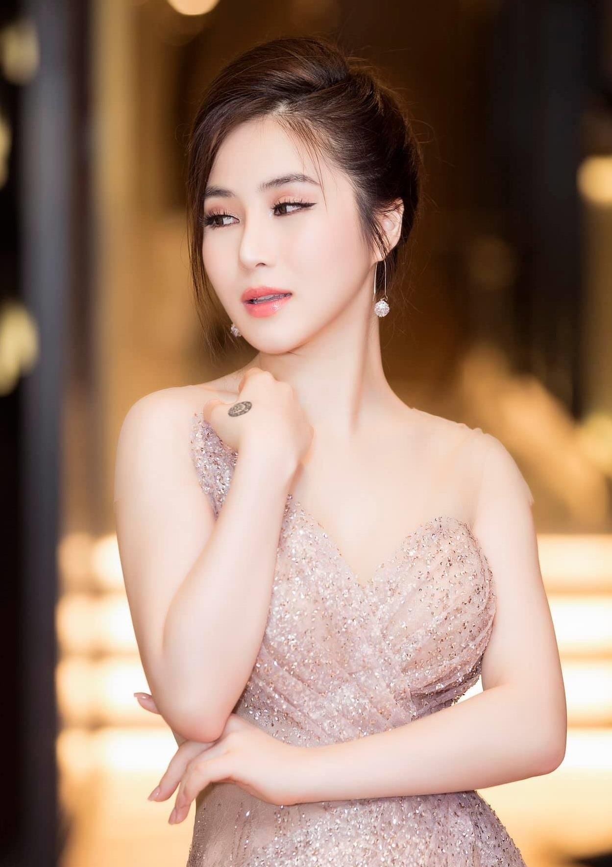 Hương Tràm tạm nghỉ hát ảnh 3 Huong Tram tam nghi hat anh 3