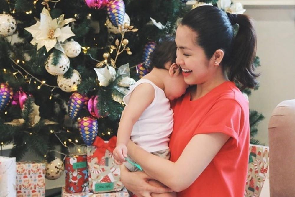 Tang Thanh Ha khoe qua tu con, sao Viet ke ky niem nhan Ngay cua me hinh anh