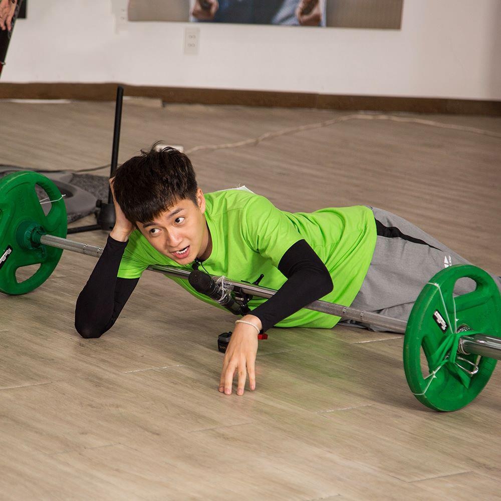 nhom nhac cua thanh vien chay di cho chi anh 2