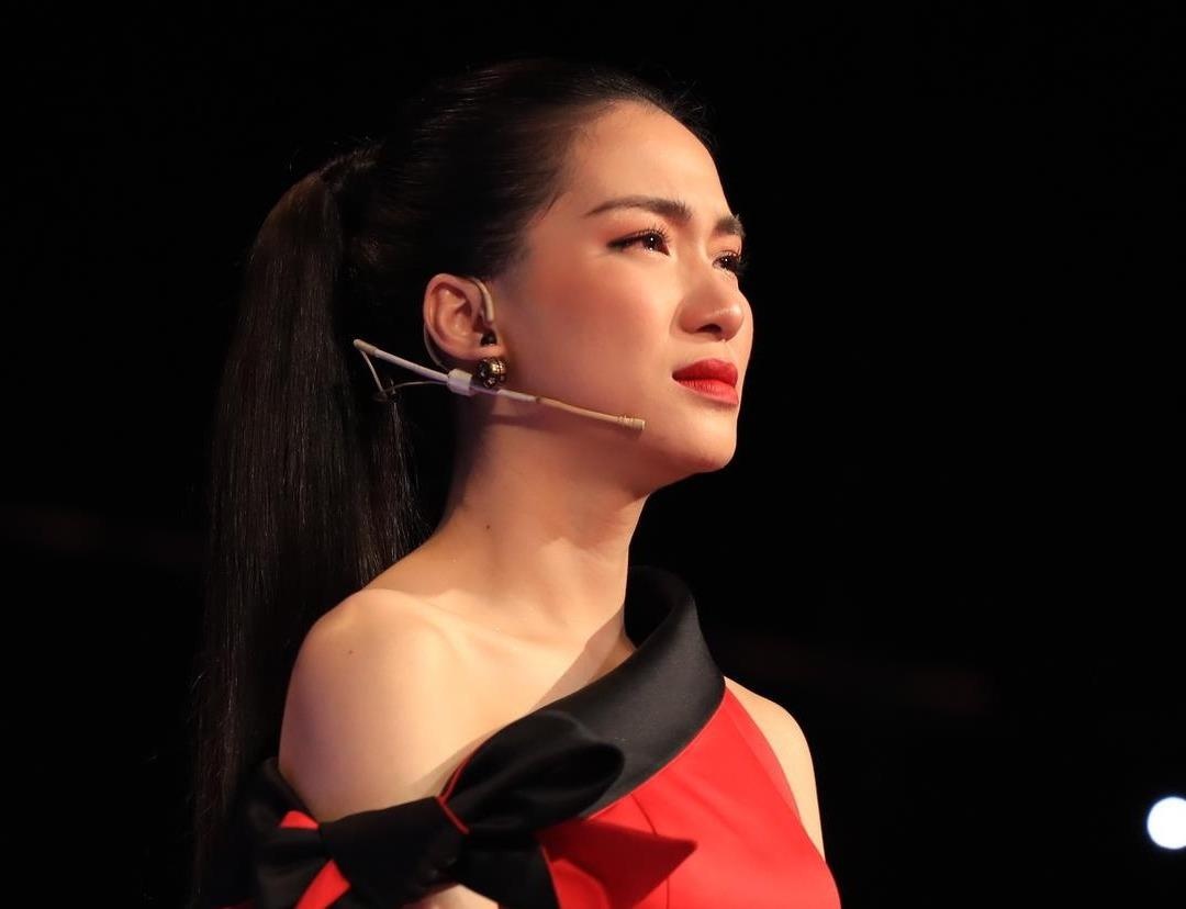Hoa Minzy bat khoc vi bi che chon sai bai khi lam huan luyen vien hinh anh