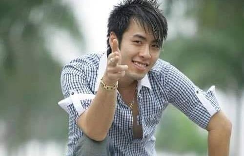 Akira Phan thu sinh thoi moi di hat, chua tang can chong mat hinh anh