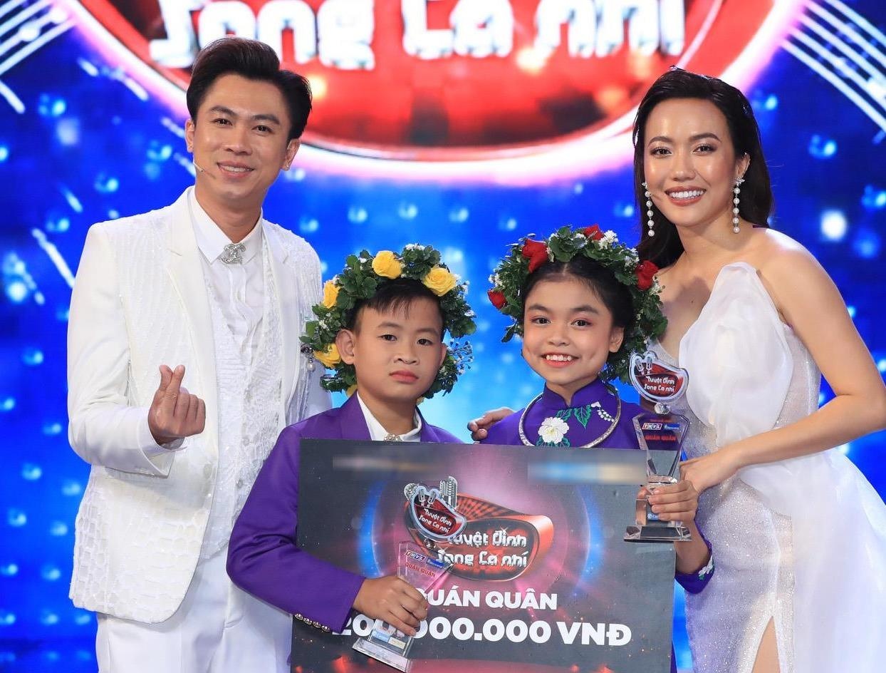 Dieu Nhi, Ho Viet Trung vuot Hoa Minzy, dua hoc tro thanh quan quan hinh anh