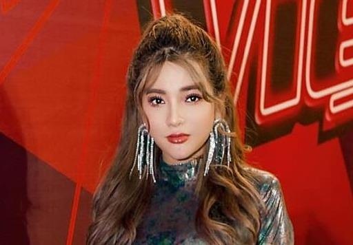 Hot girl khong chiu len san khau vi MC doc thieu ten: 'Toi khoc nhieu' hinh anh