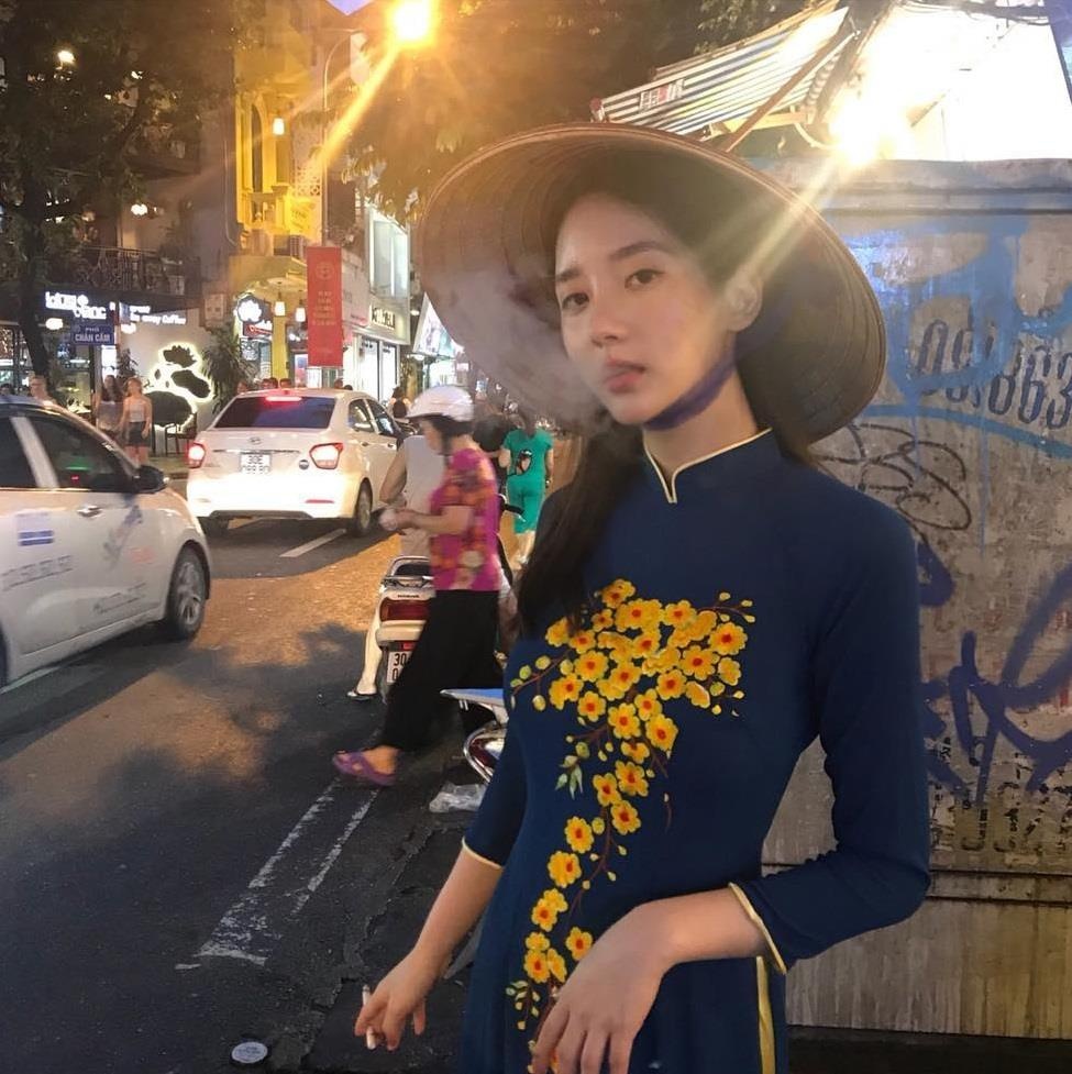 Kieu nu 9X khien YG lao dao anh 9