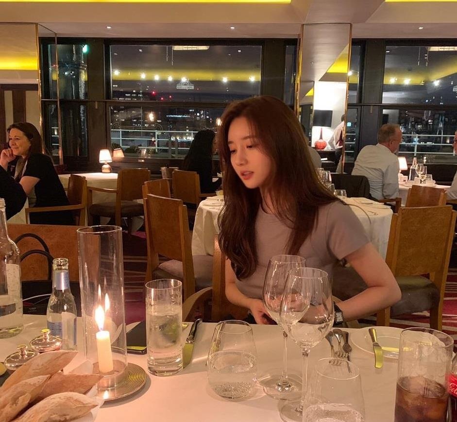 Kieu nu 9X khien YG lao dao anh 6