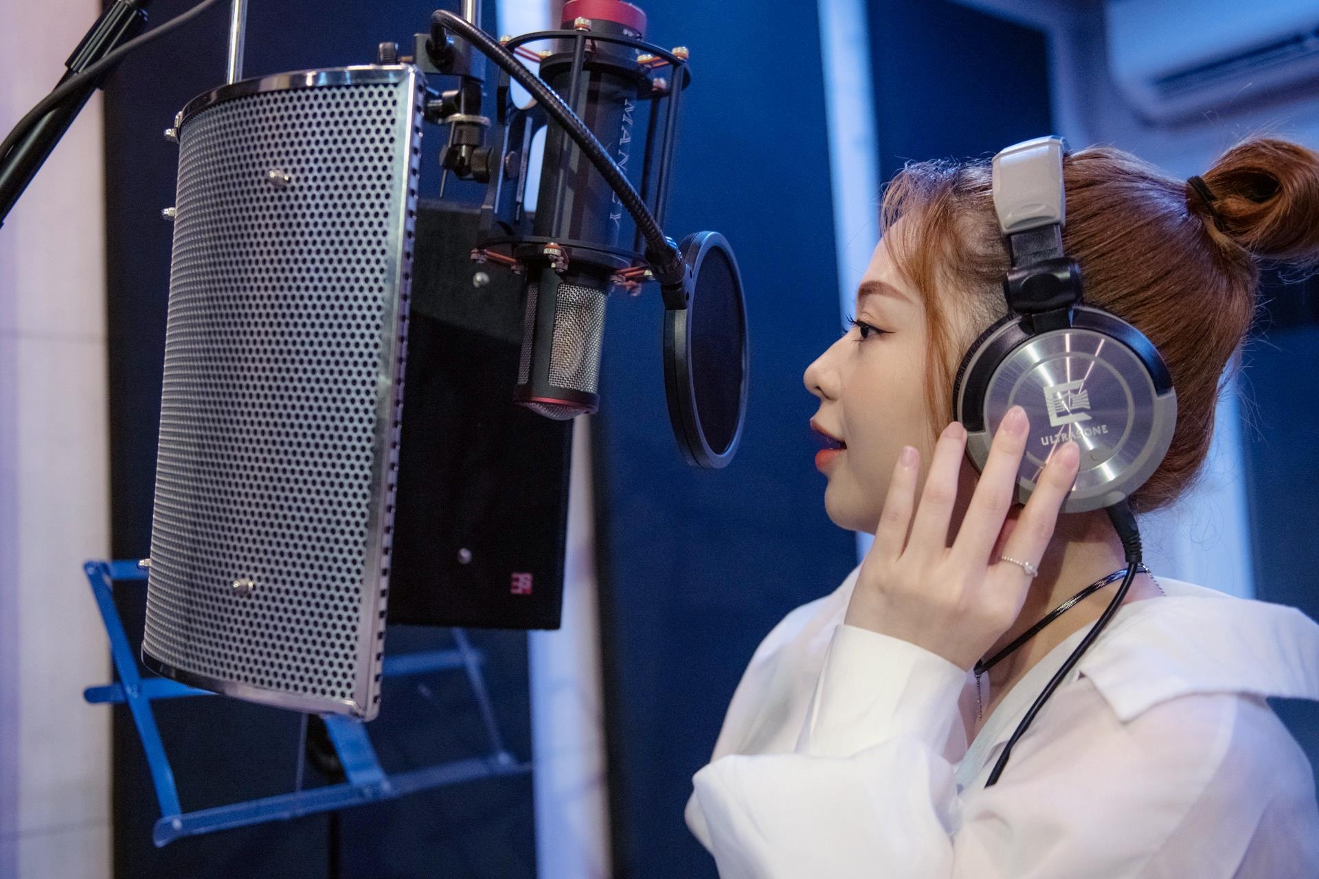 nhan sac ban gai Trinh thang binh anh 2