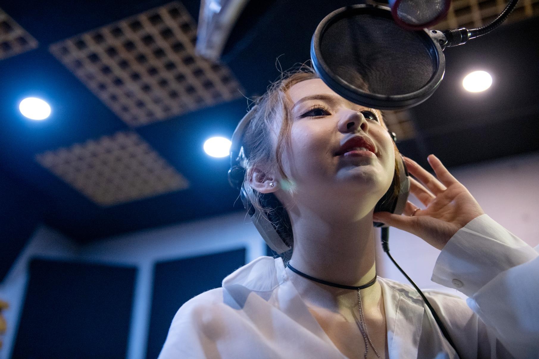 nhan sac ban gai Trinh thang binh anh 5