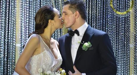 Phuong Mai va chong Tay hon nhau ngot ngao trong le cuoi hinh anh