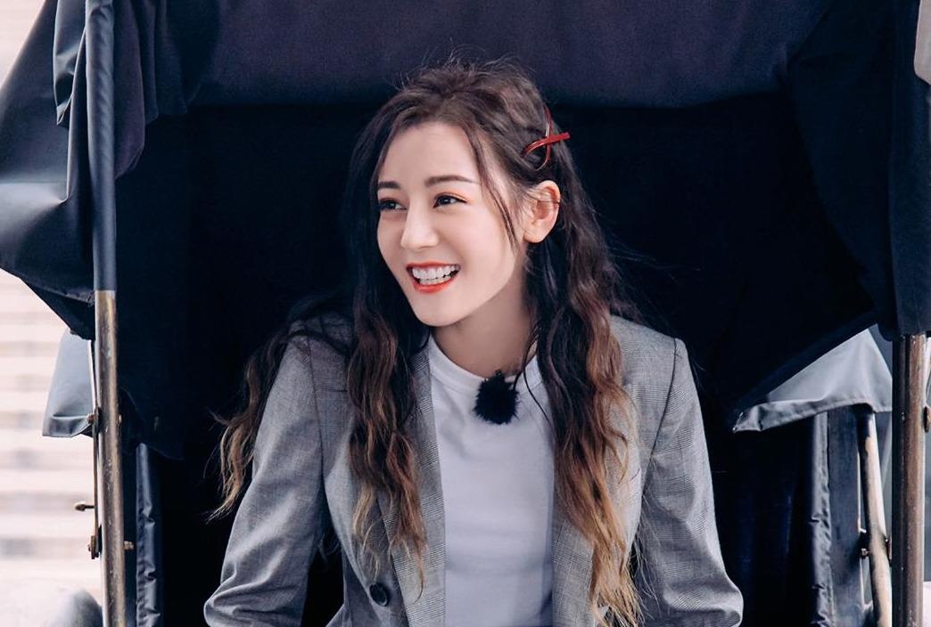 Anh hau truong 'don tim' fan cua Dich Le Nhiet Ba hinh anh