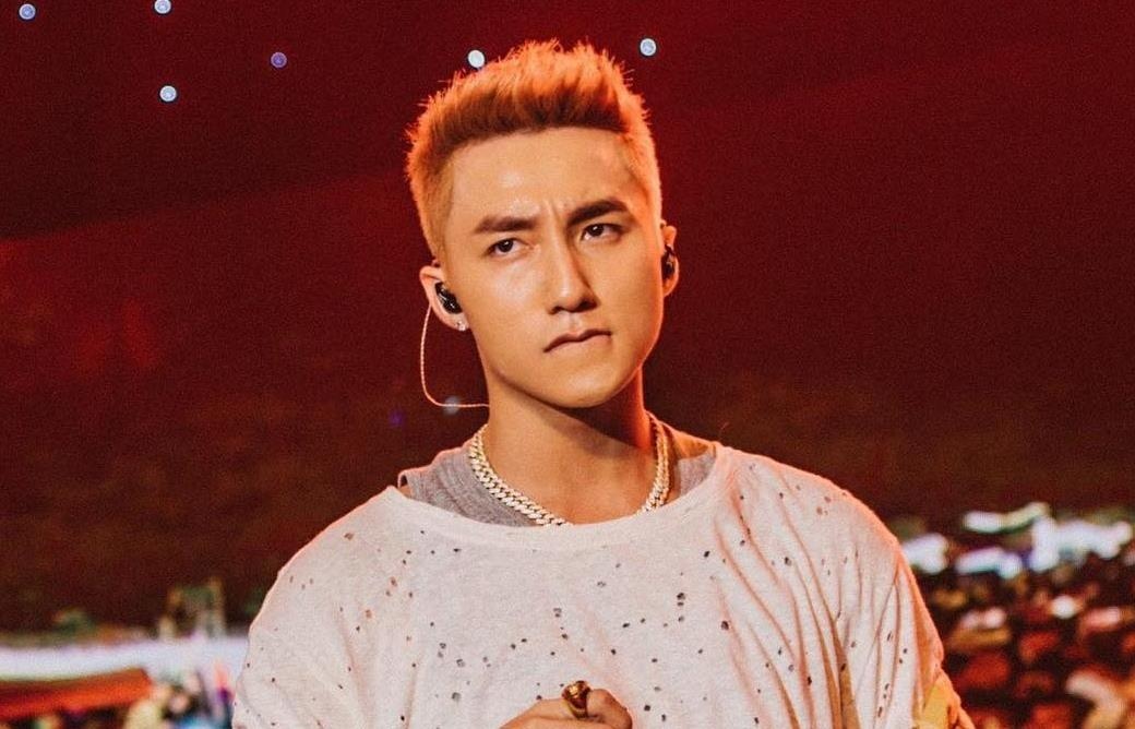 Son Tung M-TP gay bao mang xa hoi khi up mo san pham moi hinh anh