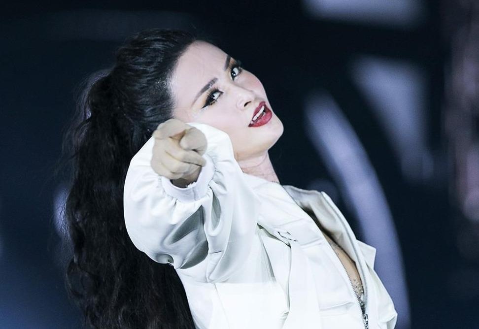 Nhung ban hit lam nen ten tuoi cua Dong Nhi hinh anh