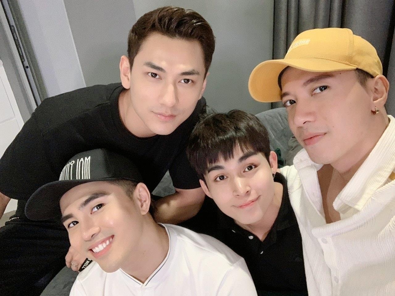 Nhom 365 tu hop vui ve sau 3 nam tan ra hinh anh