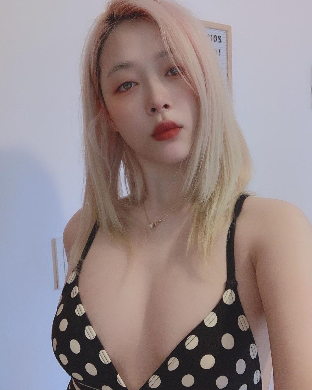 Sulli mac bikini anh 4