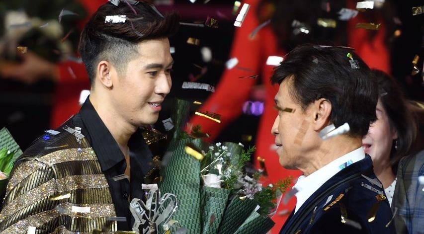 Hoc tro Tuan Ngoc bat ngo dang quang Giong hat Viet 2019 hinh anh