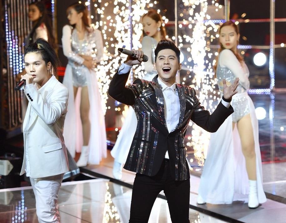 Duc thinh quan quan giong hat viet anh 1