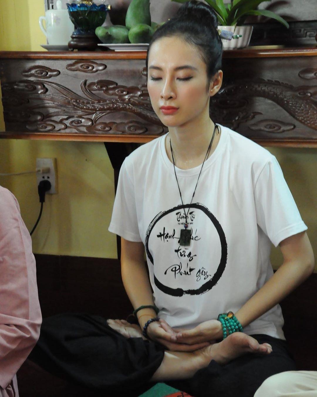 Angela Phuong Trinh gian di anh 10