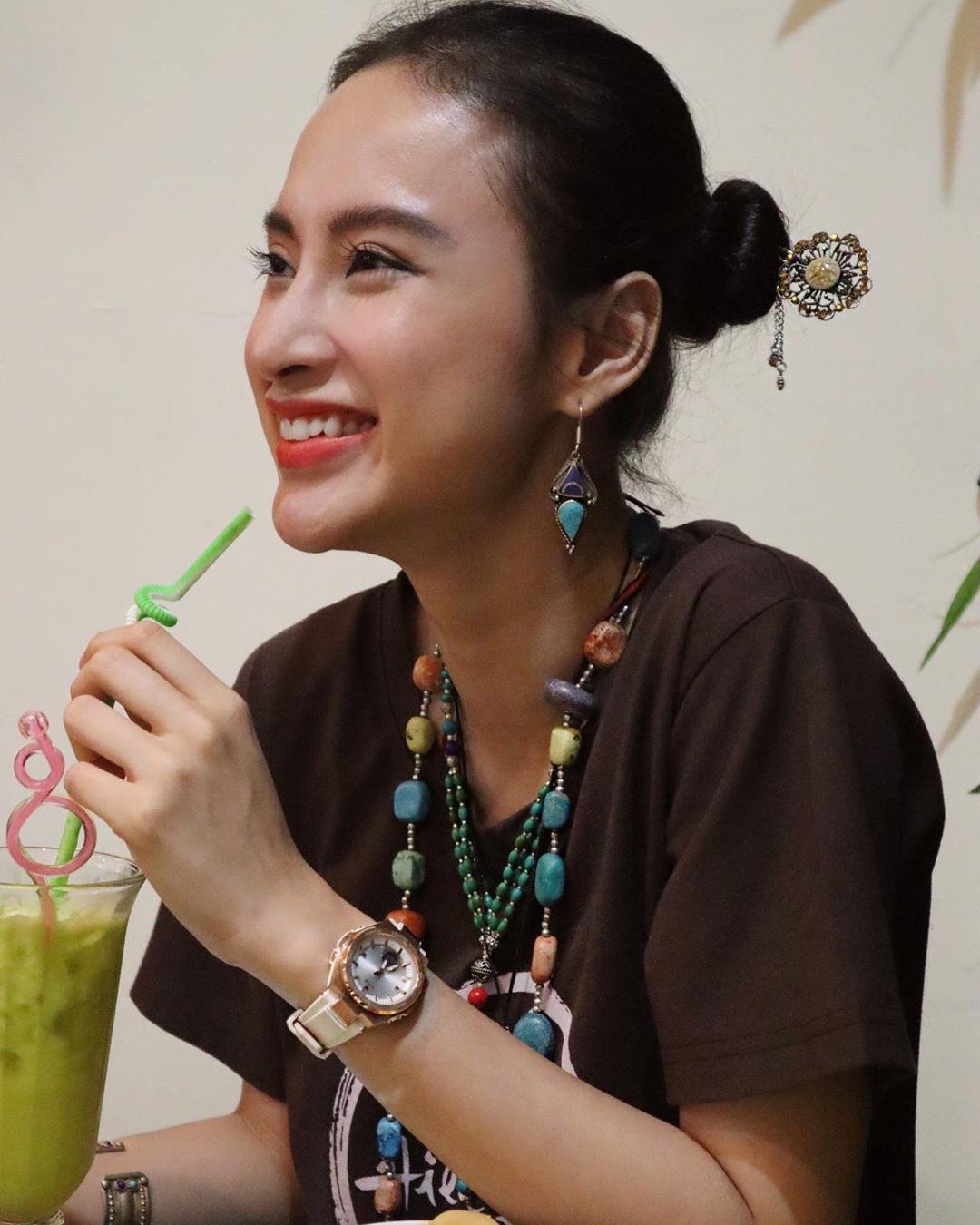 Angela Phuong Trinh gian di anh 11