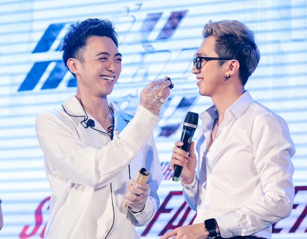 Soobin hoang son khoe co bung anh 8