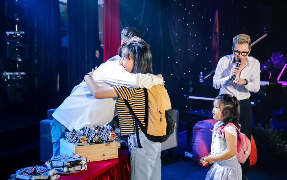 Soobin hoang son khoe co bung anh 9