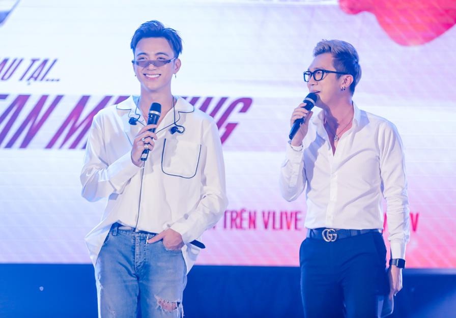 Soobin hoang son khoe co bung anh 2