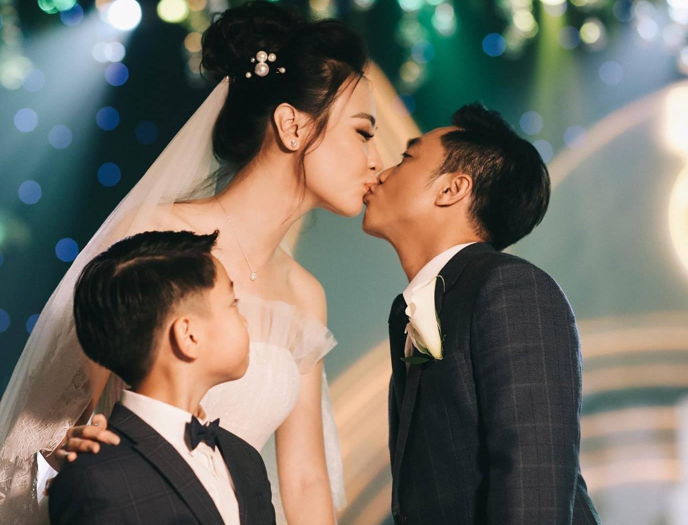 Cuong do la dam thu trang anh 3