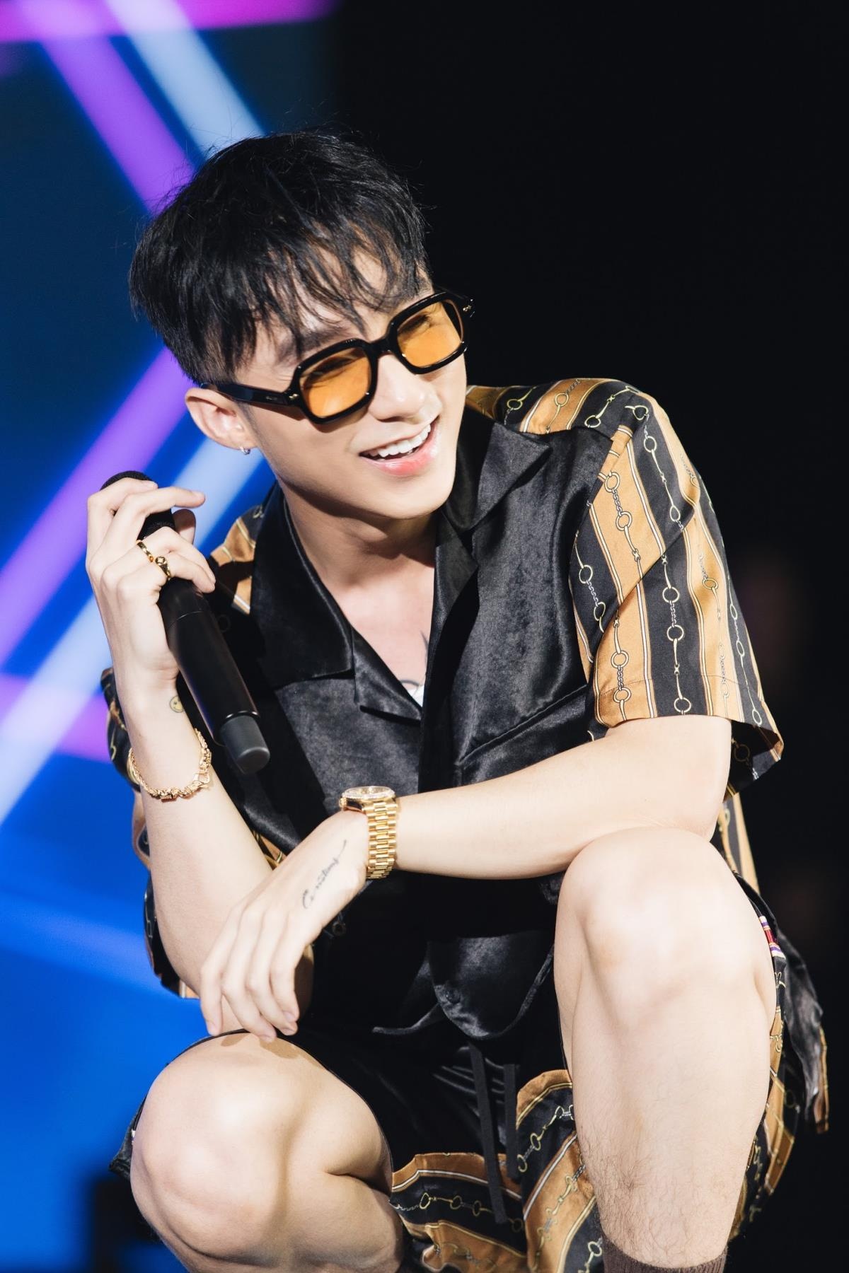 Son Tung coi day chuyen tang fan anh 5