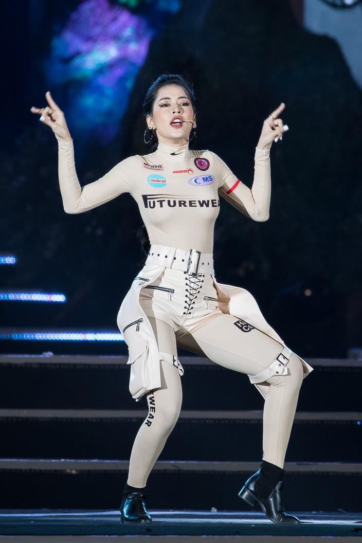 Chi Pu chung ket hoa hau anh 6