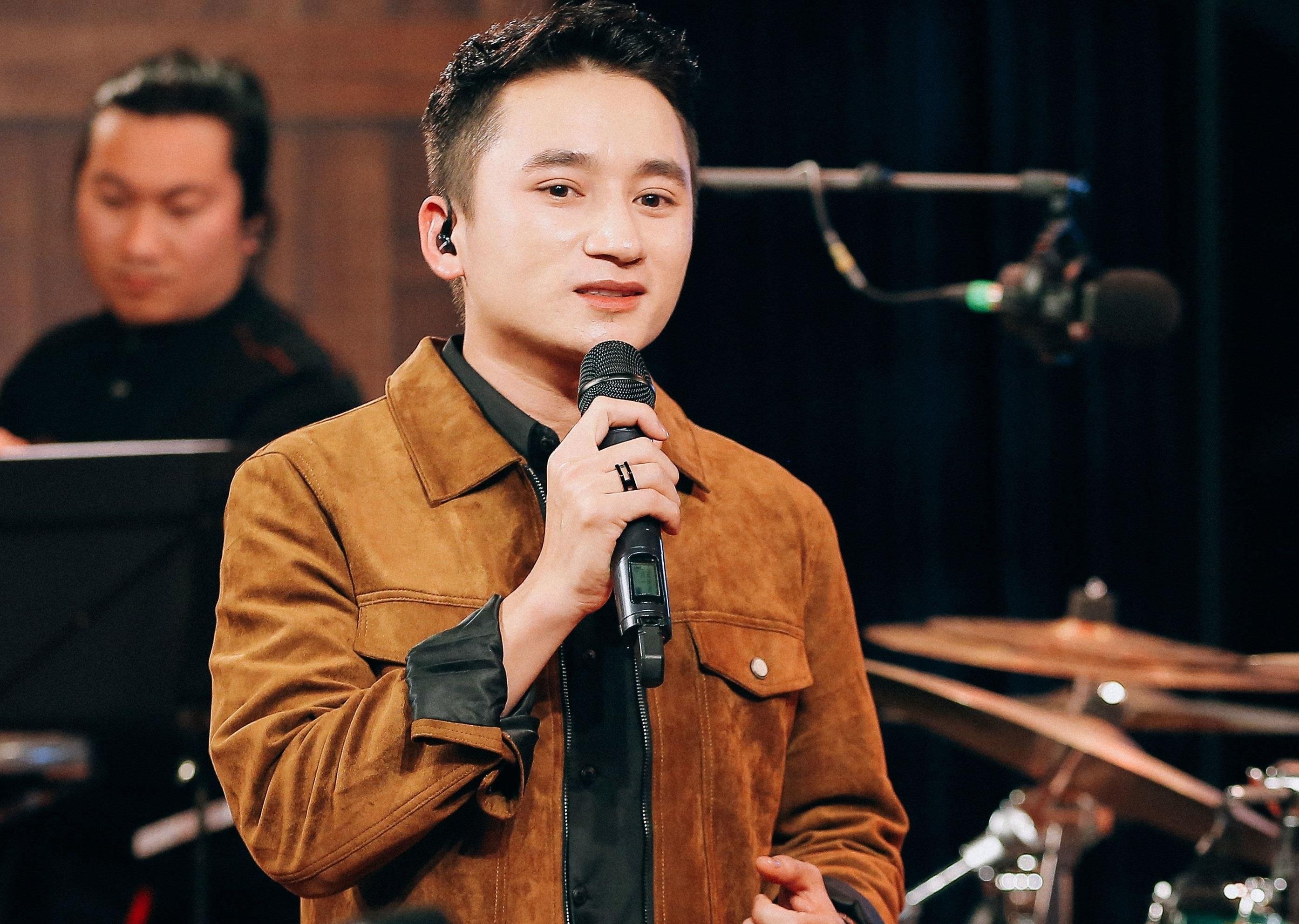 Phan Manh Quynh len tieng viec bi to quyt tien, vo on hinh anh