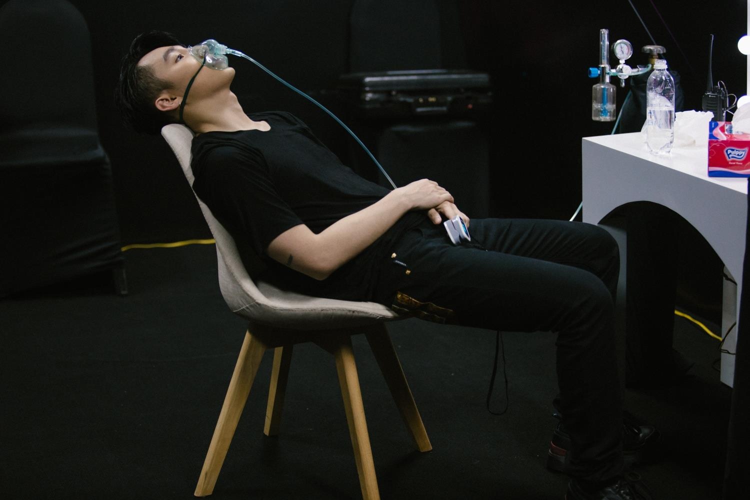 Son Tung kiet suc tho oxy anh 1