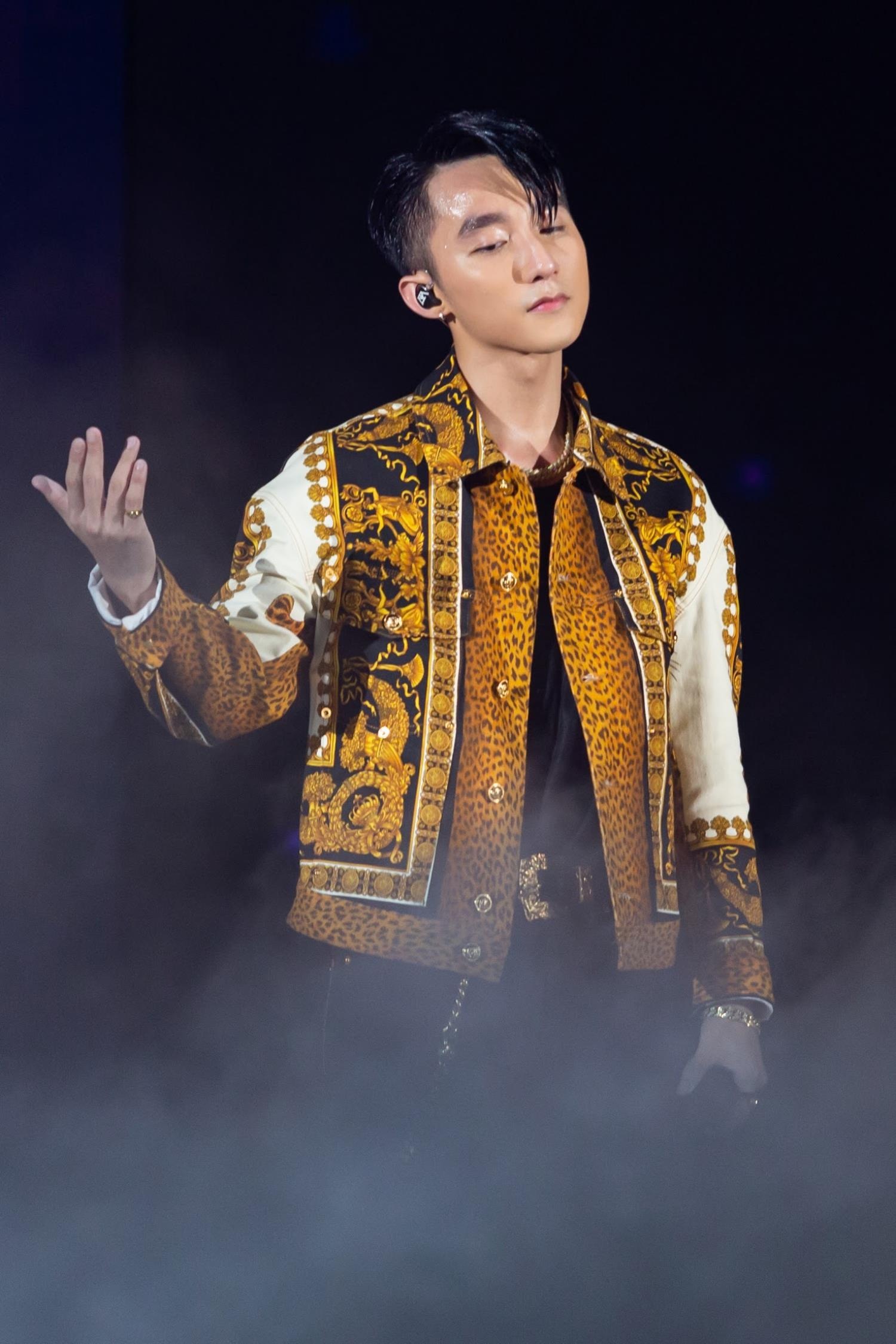 Son Tung kiet suc tho oxy anh 6