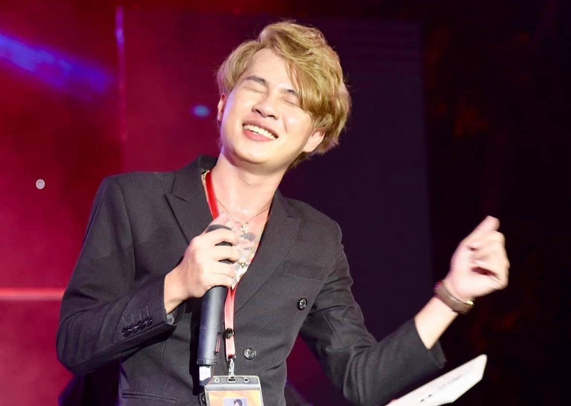 Clip Jack hat Bolero trong phong karaoke gay chu y hinh anh