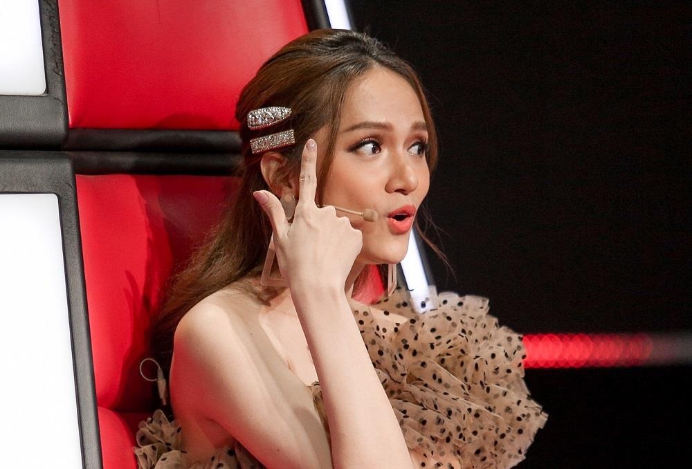 Huong Giang nam dai tren san khau Giong hat Viet nhi hinh anh