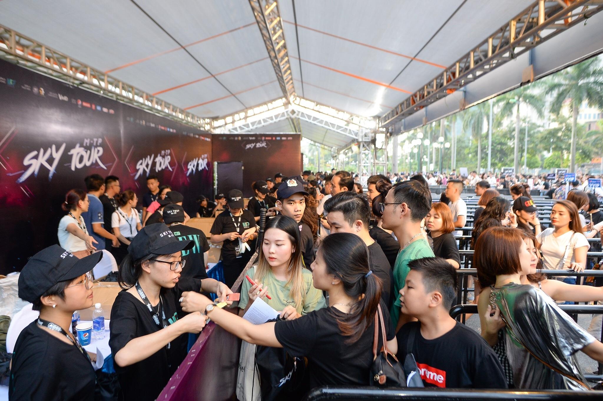 Sky Tour Son Tung anh 8