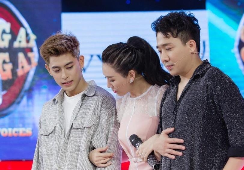 Tran Thanh 'dau kho' khi bi Hari Won che truoc mat thi sinh nam hinh anh