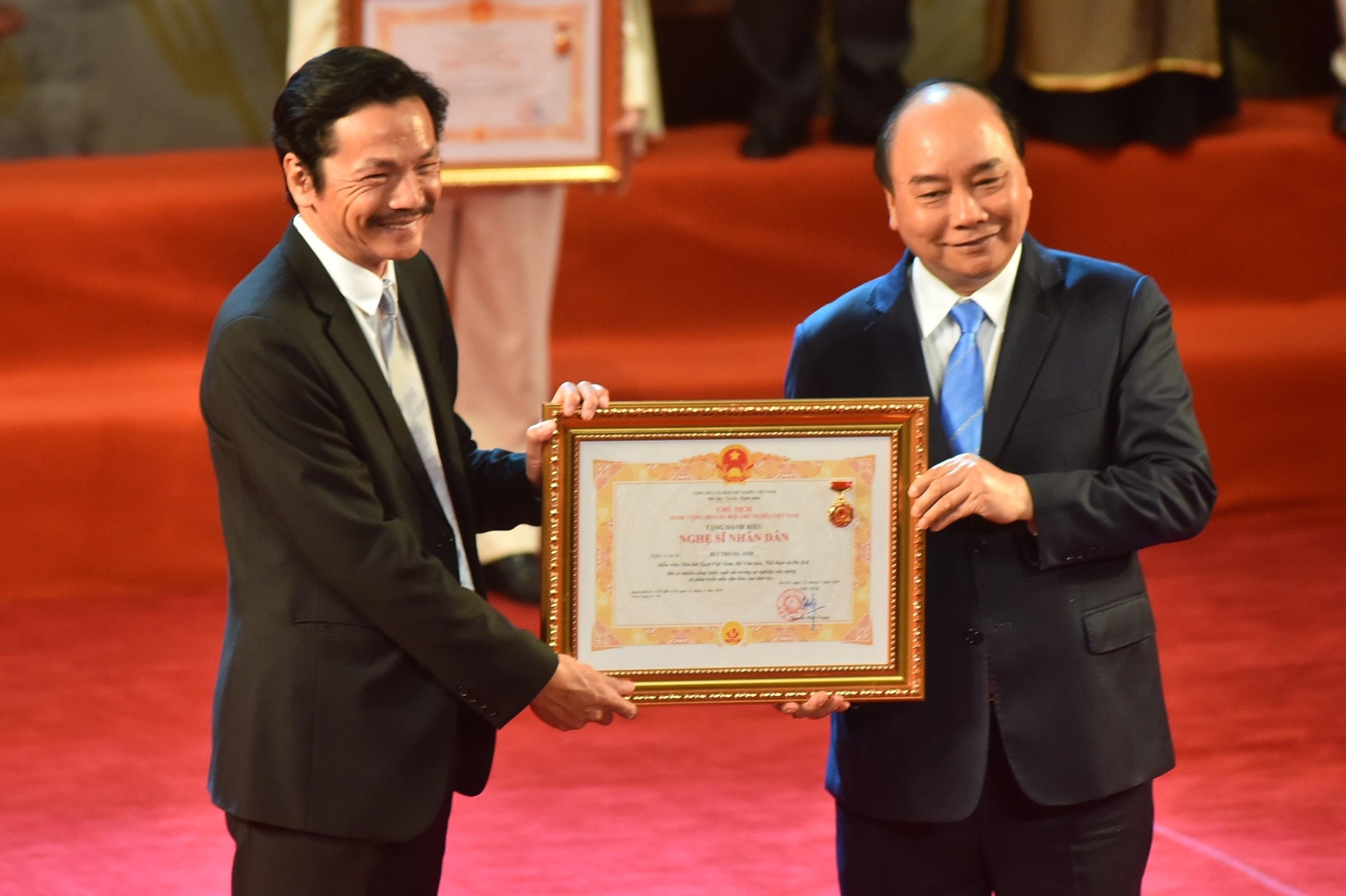 Phong tang danh hieu NSND NSUT anh 6