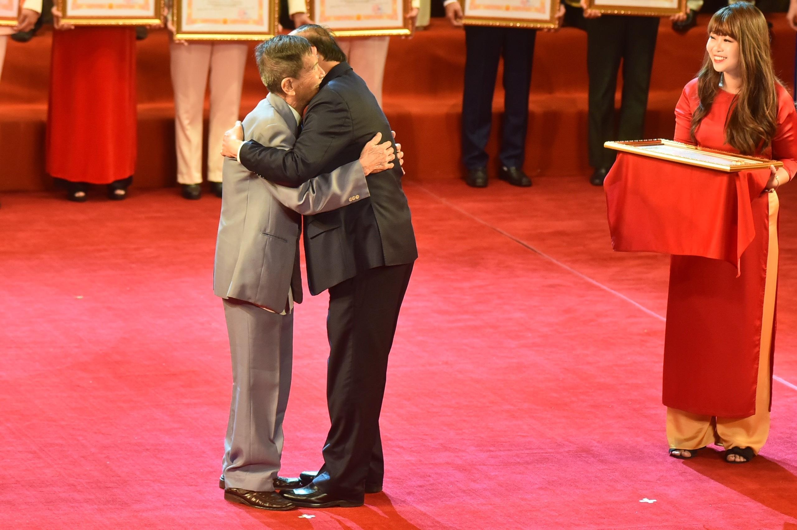 Phong tang danh hieu NSND NSUT anh 4