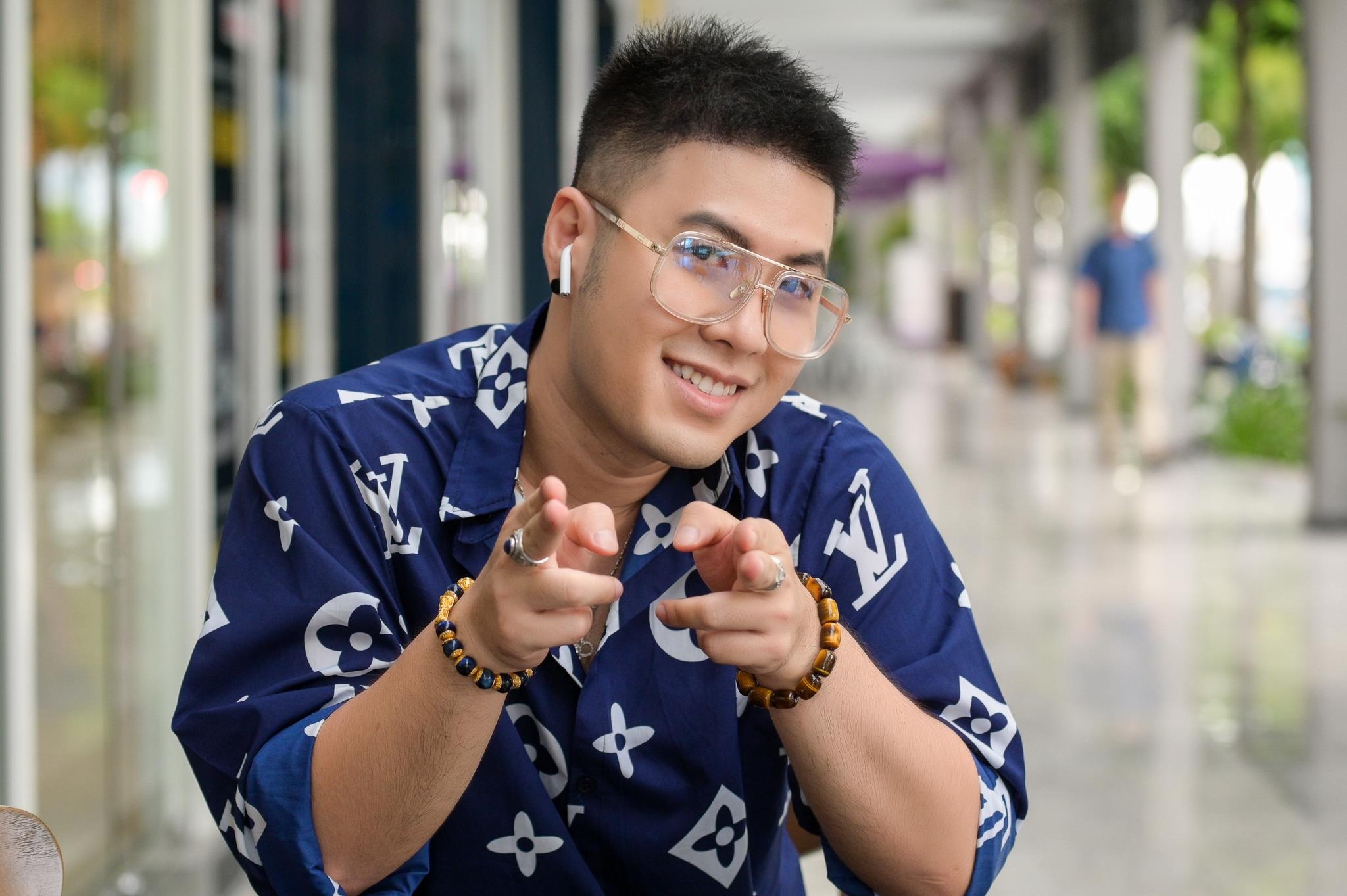 Akira Phan hut mo anh 1