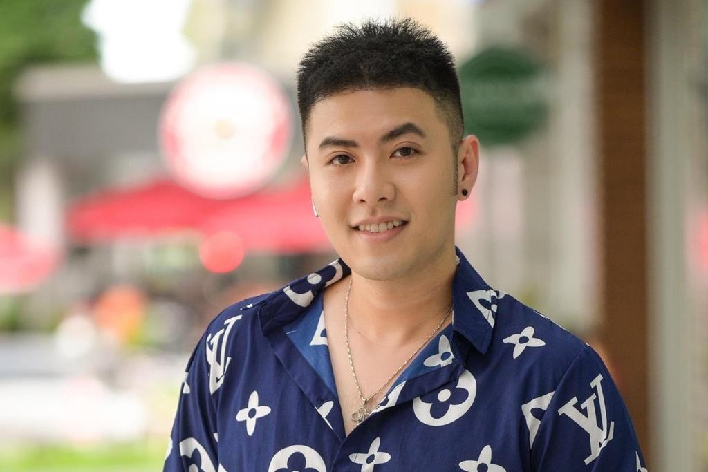 Akira Phan khac la sau khi phau thuat tham my, hut mo toan than hinh anh