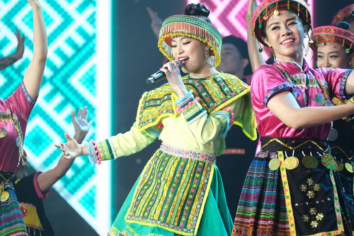 hoàng thuỳ linh elle ảnh 1 hoang thuy linh elle anh 1