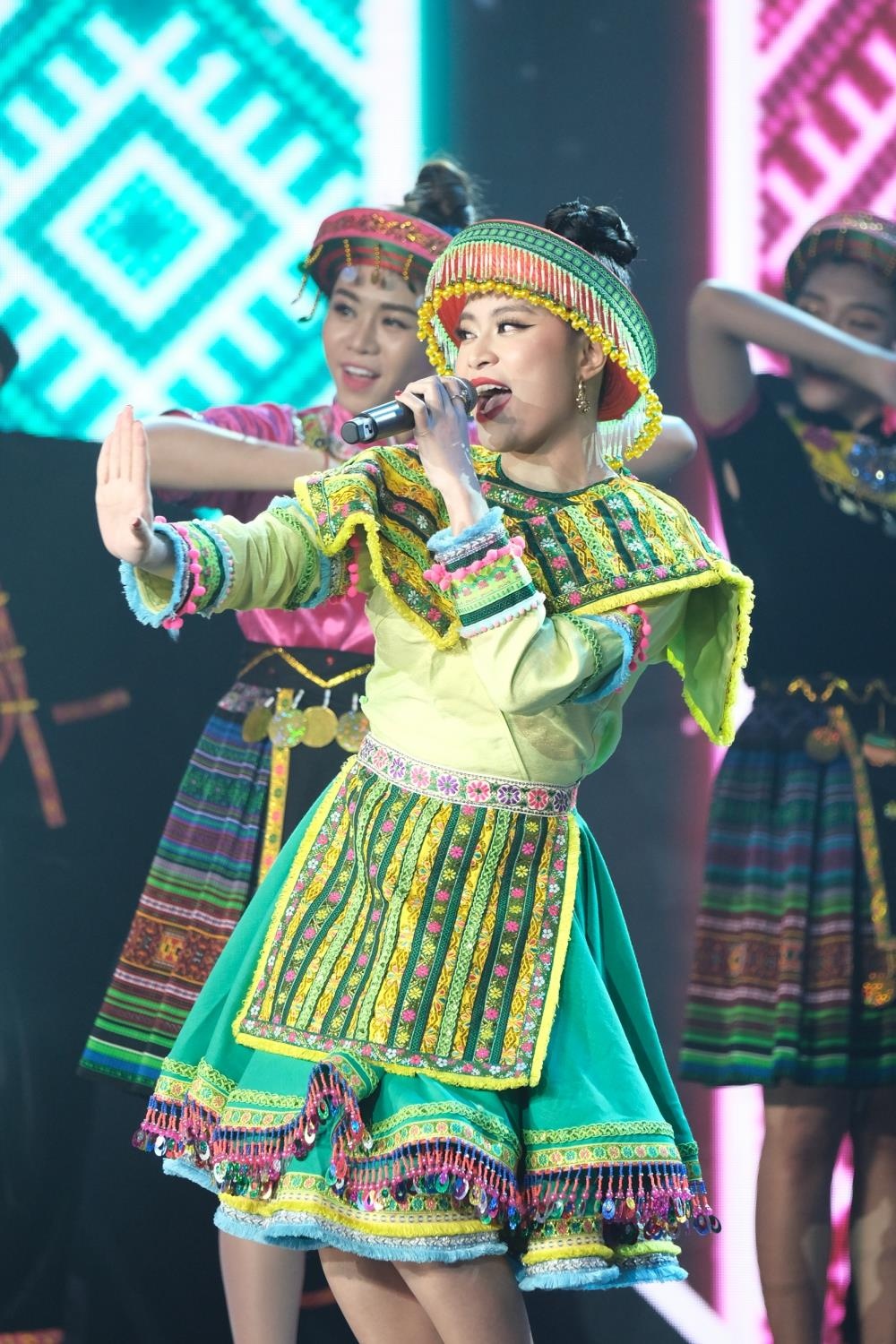 hoàng thuỳ linh elle ảnh 2 hoang thuy linh elle anh 2