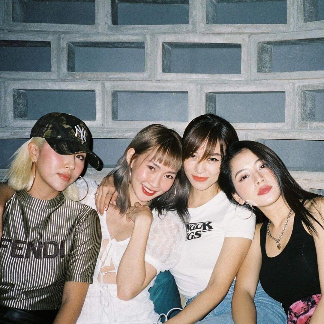 nhom ban than cua chi pu anh 1