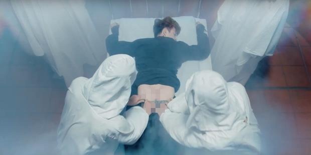 Ngô Kiến Huy lộ vòng ba ảnh 1 Ngo Kien Huy lo vong ba anh 1