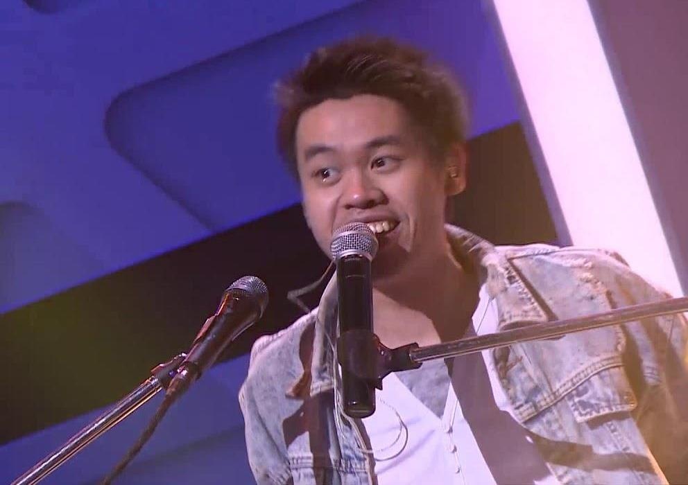 Vinh Khuat bung no tren san khau, hat do ghe vi dien nhap tam hinh anh