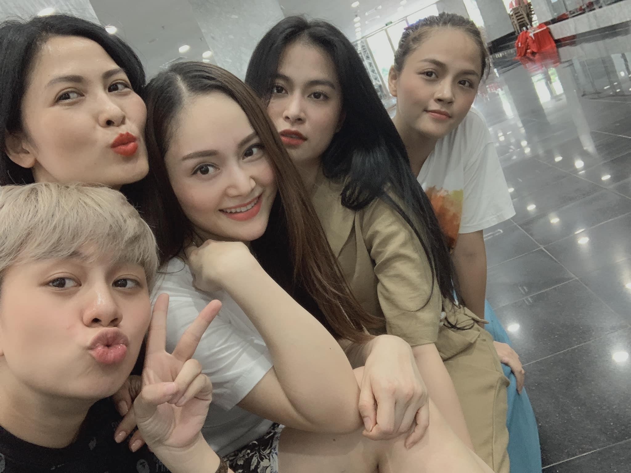 Hoàng Thùy linh và diễn viên về nhà đi con ảnh 1 Hoang Thuy linh va dien vien ve nha di con anh 1