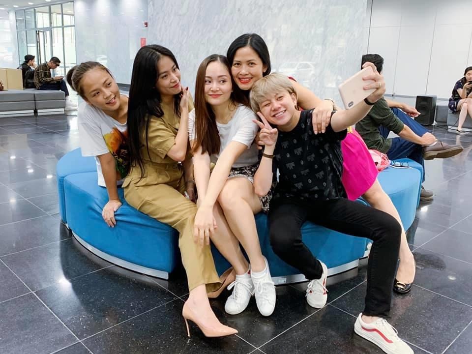 Hoàng Thùy linh và diễn viên về nhà đi con ảnh 3 Hoang Thuy linh va dien vien ve nha di con anh 3